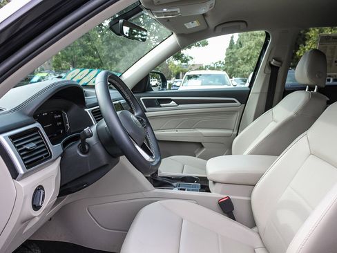 Used 2022 Volkswagen Atlas SE w/ Black Wheel Package image 18