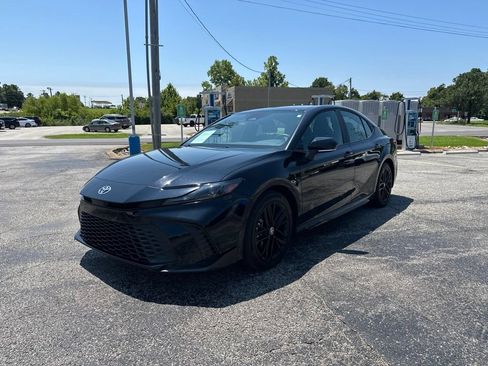 Used 2025 Toyota Camry SE w/ Multimedia Upgrade Package FWD image 7