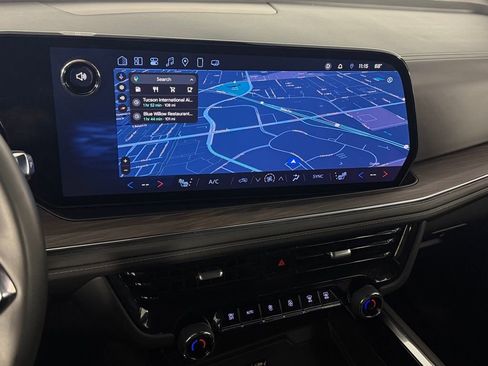 Used 2025 Chevrolet Suburban Z71 image 16