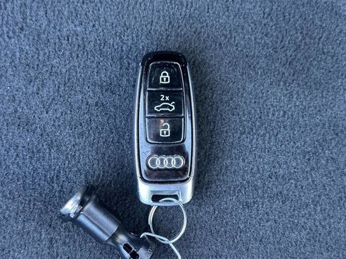 Used 2022 Audi e-tron GT Prestige w/ Prestige Package image 21