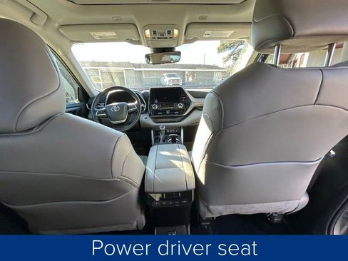 Used 2023 Toyota Highlander XLE image 24