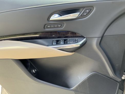 Used 2025 Cadillac XT4 Premium Luxury FWD image 14