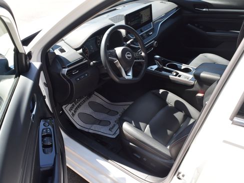 Used 2023 Nissan Altima 2.5 SR w/ SR Premium Package image 9