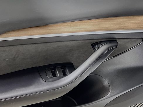 Used 2023 Tesla Model 3 Standard Range image 17