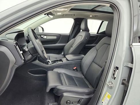 Certified 2024 Volvo XC40 B5 Plus w/ Protection Package Premier image 17