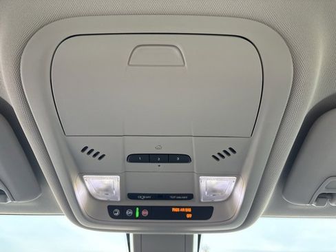 Used 2019 Buick Regal Essence w/ Driver Confidence Package I image 35