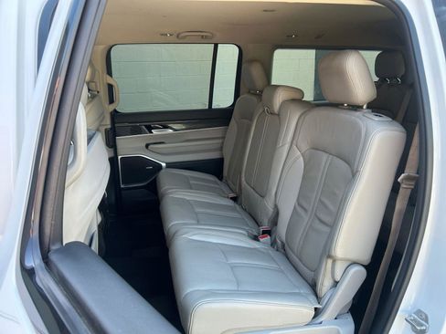 Used 2022 Jeep Wagoneer Series II AWD/4WD image 17