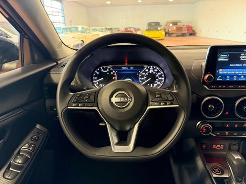 Used 2025 Nissan Sentra SV w/ Trunk Package image 28