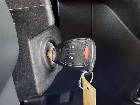 Used 2016 Jeep Wrangler Unlimited Sahara w/ Connectivity Group AWD/4WD image 9
