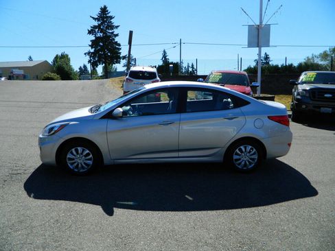 Used 2014 Hyundai Accent GLS image 5