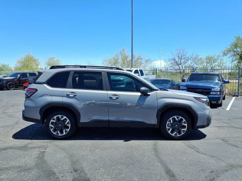 Used 2026 Subaru Forester Premium AWD/4WD image 9