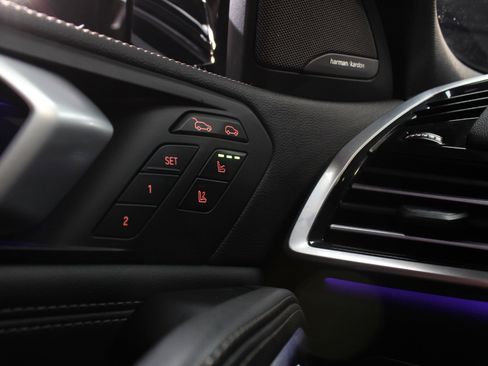 Used 2023 BMW X6 xDrive40i w/ M Sport Package image 65