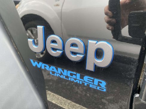 Used 2021 Jeep Wrangler Unlimited Rubicon 4xe AWD/4WD image 11