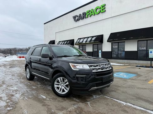 Used 2018 Ford Explorer XLT image 1