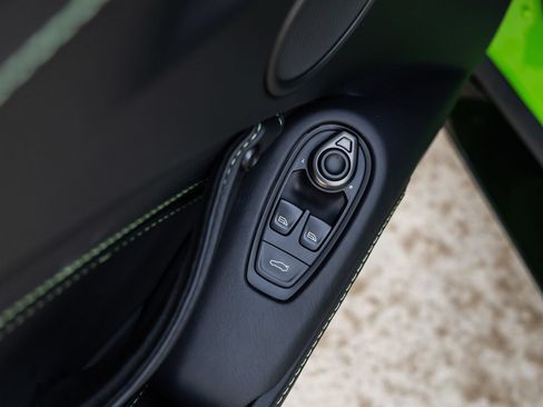 Used 2022 Aston Martin V8 Vantage Coupe RWD image 20