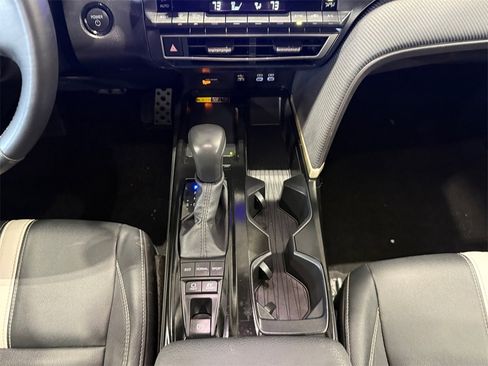 Used 2025 Toyota Camry SE image 15