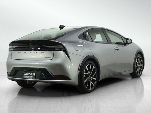 Used 2025 Toyota Prius Plug-In Hybrid image 5