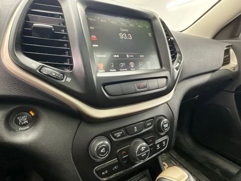 Used 2014 Jeep Cherokee Limited w/ Luxury Group image 9