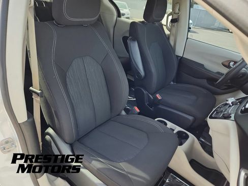 Used 2022 Chrysler Voyager LX FWD image 27