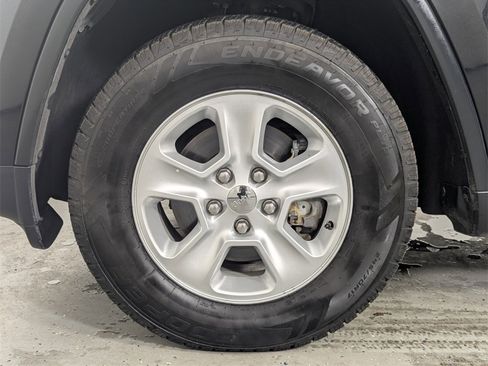 Used 2015 Jeep Grand Cherokee Laredo image 9