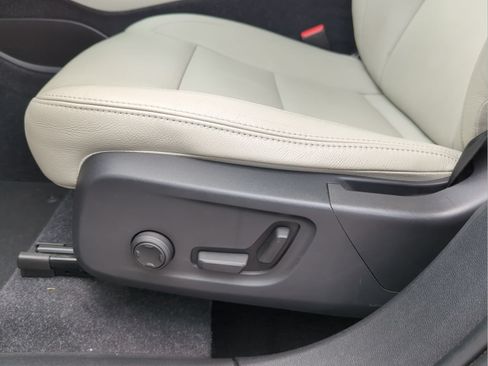 Used 2019 Volvo XC40 T5 Momentum AWD/4WD image 15