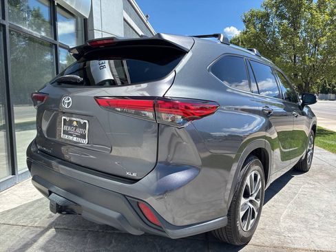 Used 2020 Toyota Highlander XLE FWD image 5