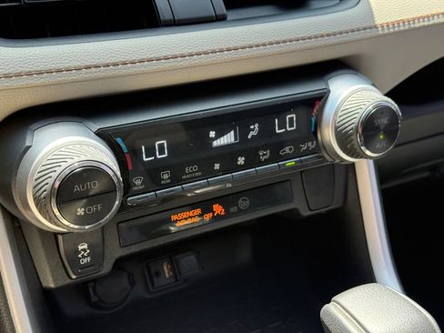 Used 2019 Toyota RAV4 XLE FWD image 35