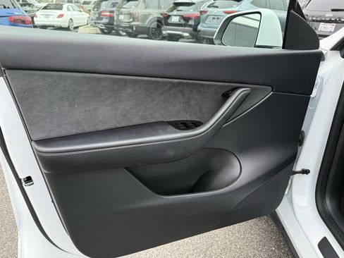 Used 2021 Tesla Model Y Long Range image 18