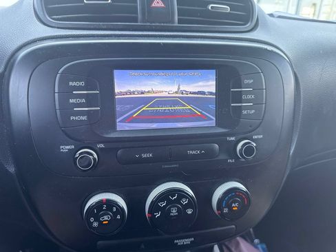 Used 2019 Kia Soul FWD image 25