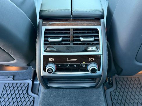 Used 2020 BMW 750i xDrive AWD/4WD image 16