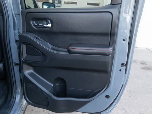 Used 2025 Nissan Frontier PRO-4X image 15