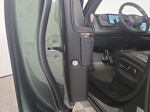 Used 2023 Rivian R1S Adventure image 32