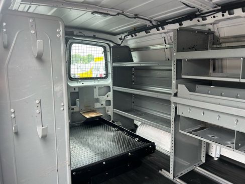 Used 2015 Chevrolet Express 2500 image 23