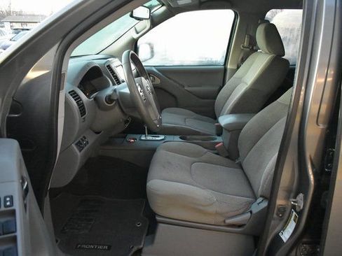 Used 2020 Nissan Frontier SV image 13