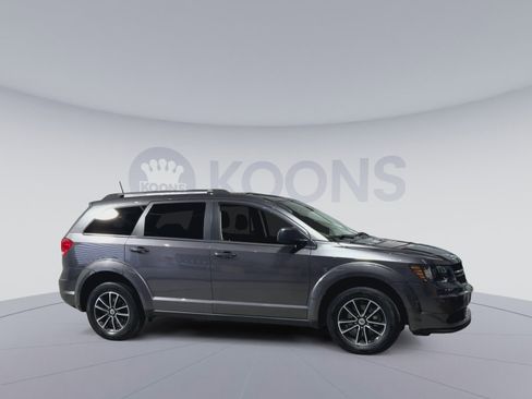 Used 2018 Dodge Journey SE w/ Connectivity Group image 2