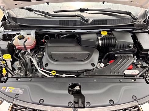 Used 2023 Chrysler Pacifica Touring-L FWD image 29