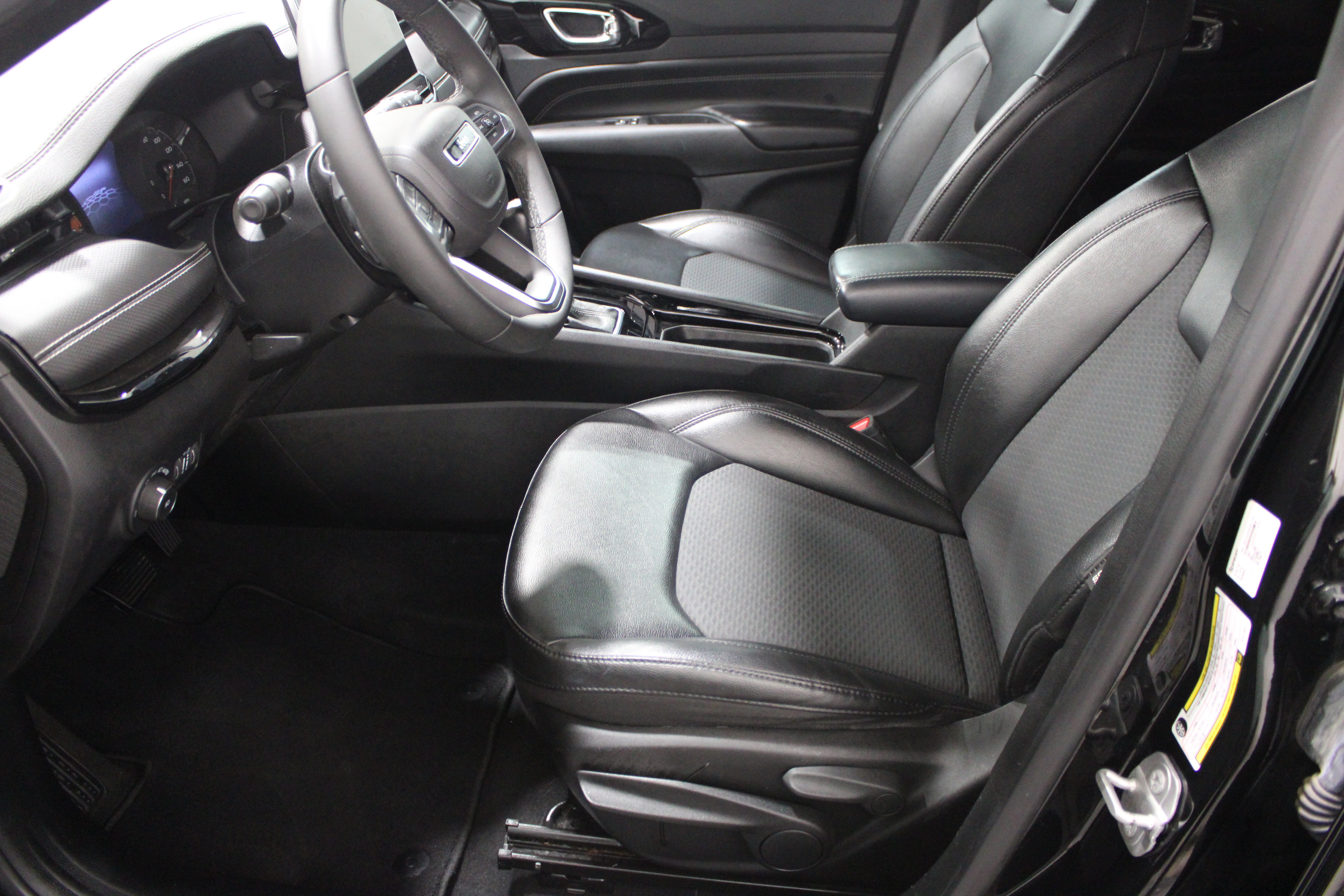 Used 2022 Jeep Compass Latitude FWD image 12