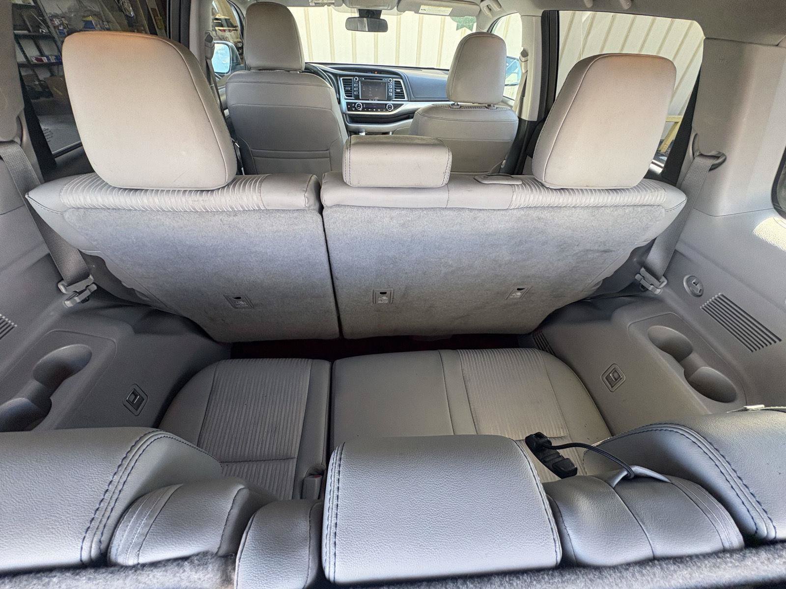 Used 2018 Toyota Highlander Plus AWD/4WD image 19