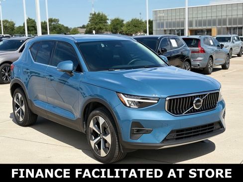 Certified 2025 Volvo XC40 B5 Plus AWD/4WD image 5