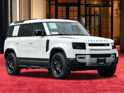 Used 2025 Land Rover Defender 110 S image 8