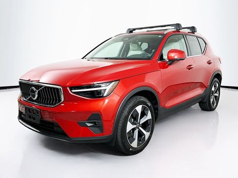 Used 2024 Volvo XC40 B5 Plus w/ Climate Package AWD/4WD image 1