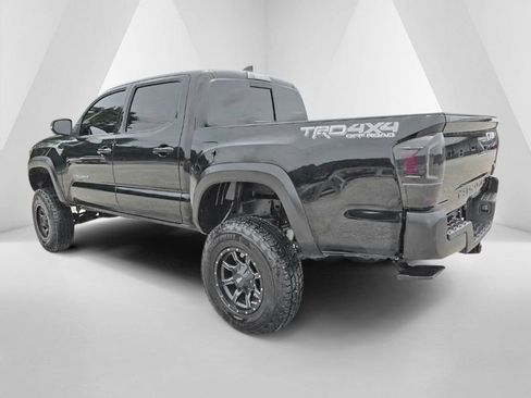 Used 2018 Toyota Tacoma TRD Off-Road AWD/4WD image 7