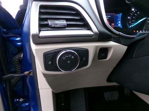 Used 2018 Ford Fusion SE image 14