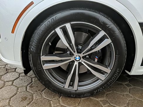 Used 2024 BMW X7 xDrive40i w/ Executive Package image 15