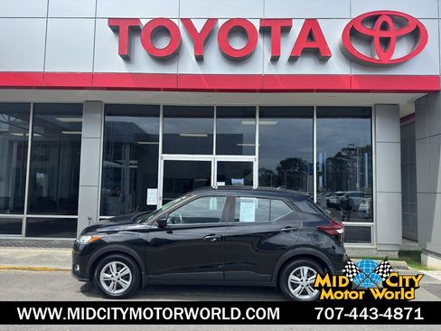 Used 2021 Nissan Kicks S FWD image 1