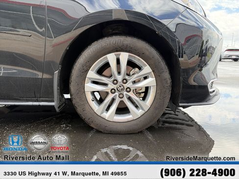 Used 2024 Toyota Sienna Limited AWD/4WD image 11