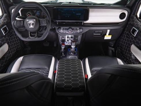 Used 2025 Jeep Gladiator Sport AWD/4WD image 2
