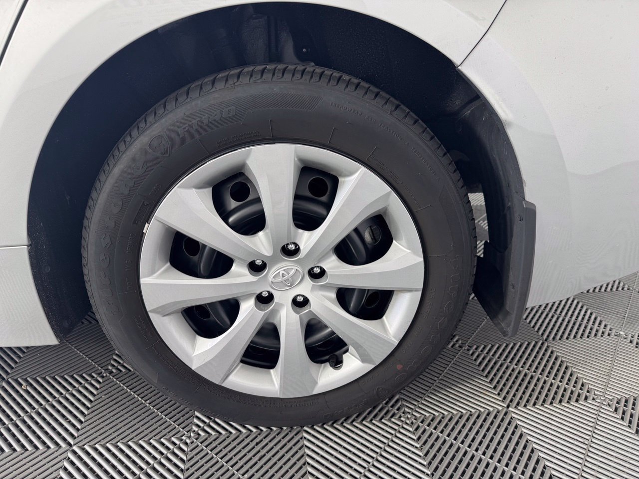 Used 2025 Toyota Corolla LE FWD image 13