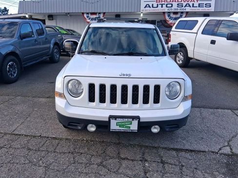 Used 2014 Jeep Patriot Sport w/ Power Value Group FWD image 3