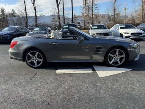 Used 2017 Mercedes-Benz SL 550 image 10